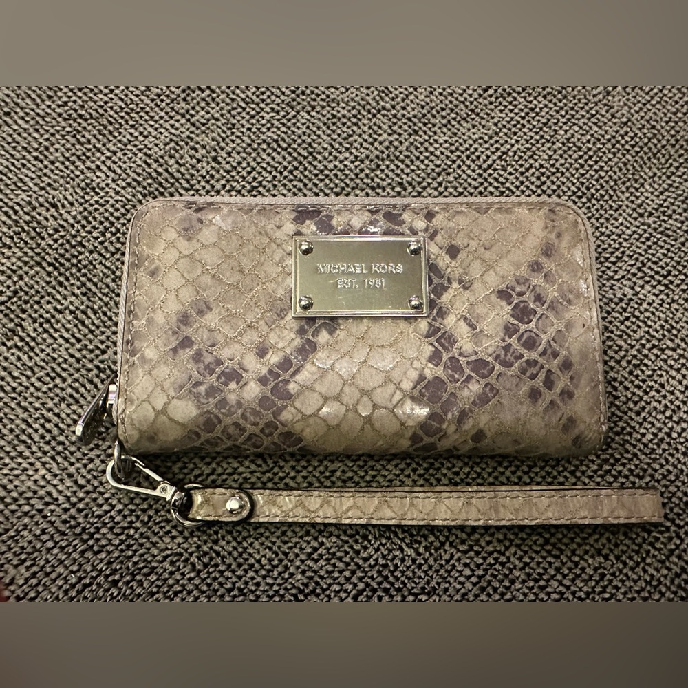 Michael Kors Snake/reptile Print Wristlet Wallet - Gray